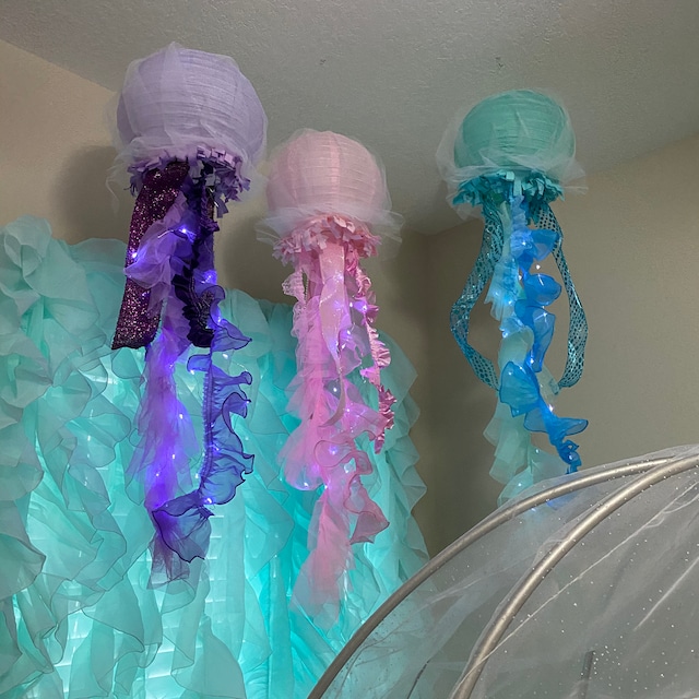 Set Di 3 Lanterne Luminose A Forma Di Medusa - Decorazione Appendiibile Con Luci LED, Colori Blu, Viola E Rosa, Per Feste A Tema Oceano
