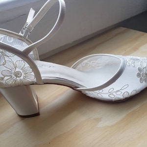 Bridal Lace Shoes, Wedding Shoes for Bride, Ivory Floral Lace Wedding ...