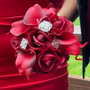 Red roses with diamond studs poked through! Super elegant  Red bouquet  wedding, Rose bridal bouquet, Red rose wedding