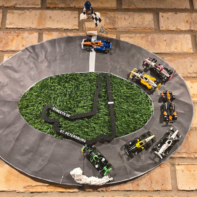 【値下げ】F1 レーシングカー　壁掛け　インテリア Formula 1 Track Layout Wall Art - 2025 F1 Schedule - Racing