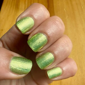 ILNP ショート サーキット - 輝くイエローグリーンの超メタリック