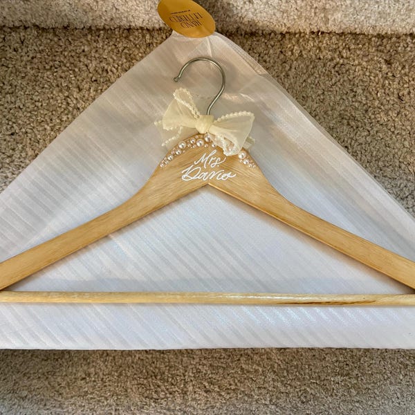 Pearl Skirt Hanger