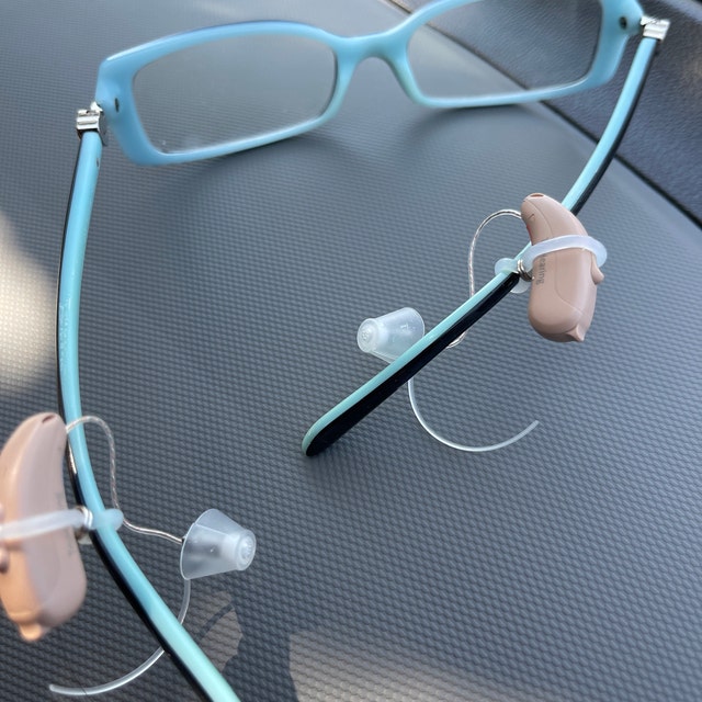 Accessorio per apparecchi acustici per occhiali -  Italia