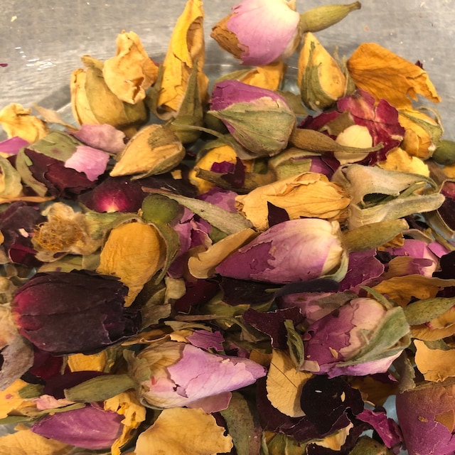 Edible Dried Flowers - Red Rose Petals- New Packaging with 25% more fl –  Secret Kiwi Kitchen