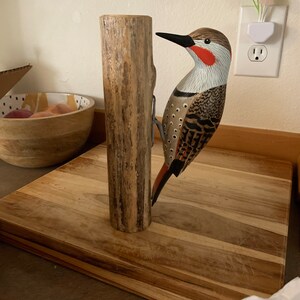 手彫りの木製キツツキ（キツツキの一種） – 高さ9.5インチ | 鳥の彫刻