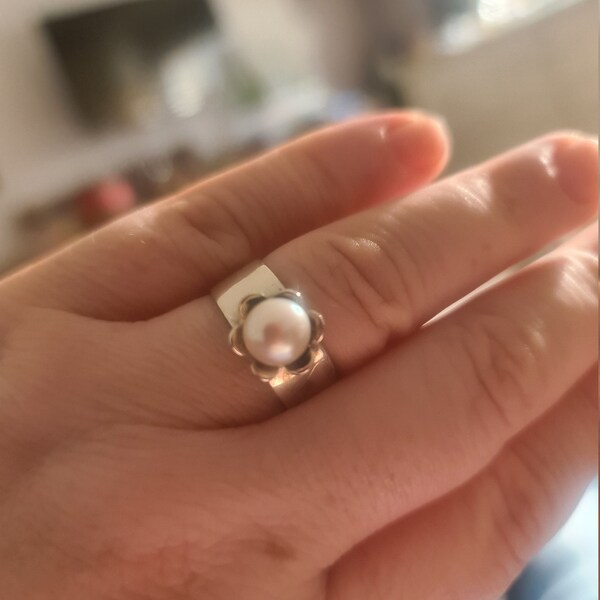 Pearl Skinny Band Ring main image 1