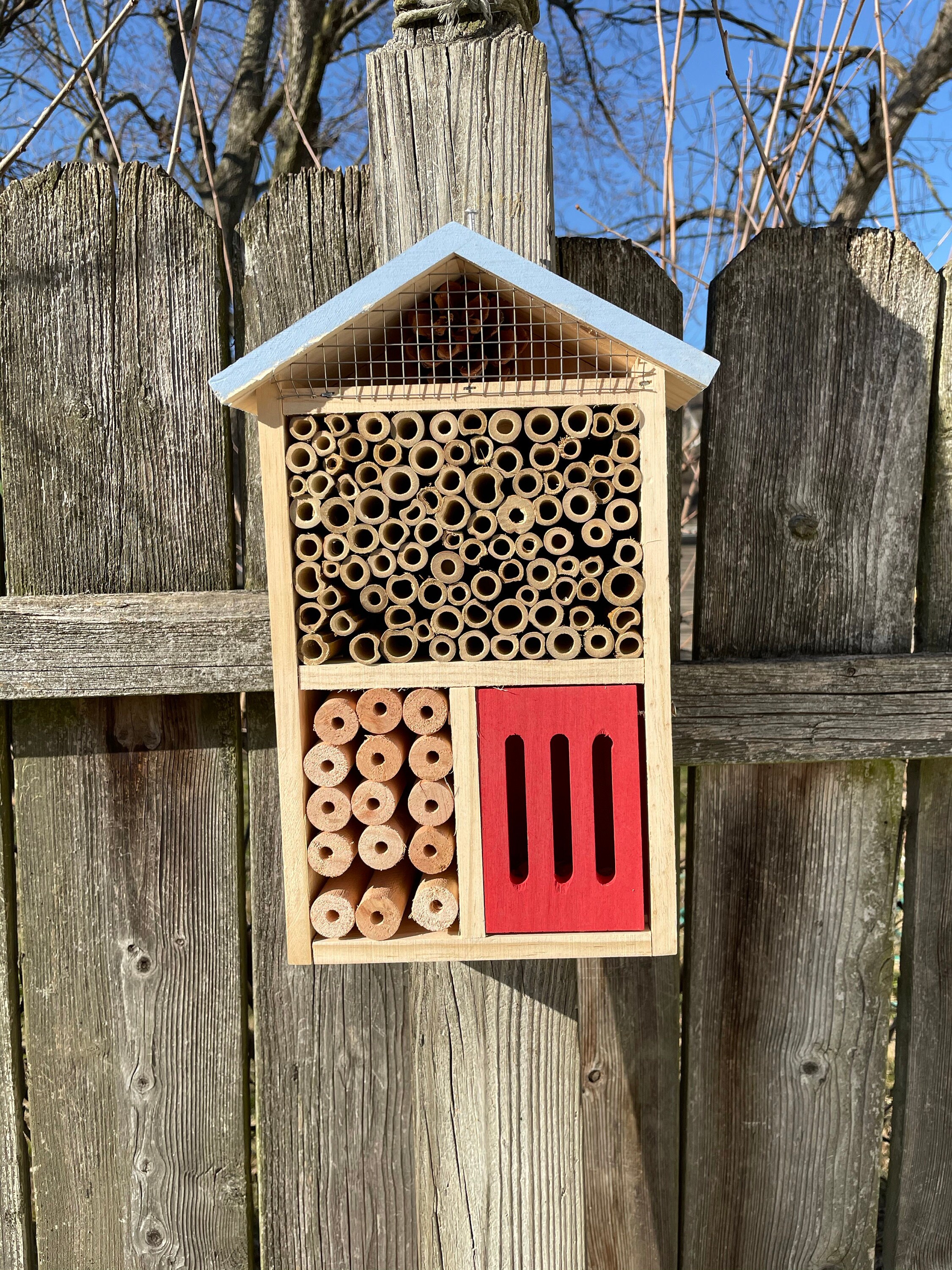 Sunny Pollinator Hotel Mehrzimmerhaus - Blattschneider &amp; Mauerbienen Insektenhabitat Einheimische Gärten Bio-Garten Gärtner Natur Geschenk