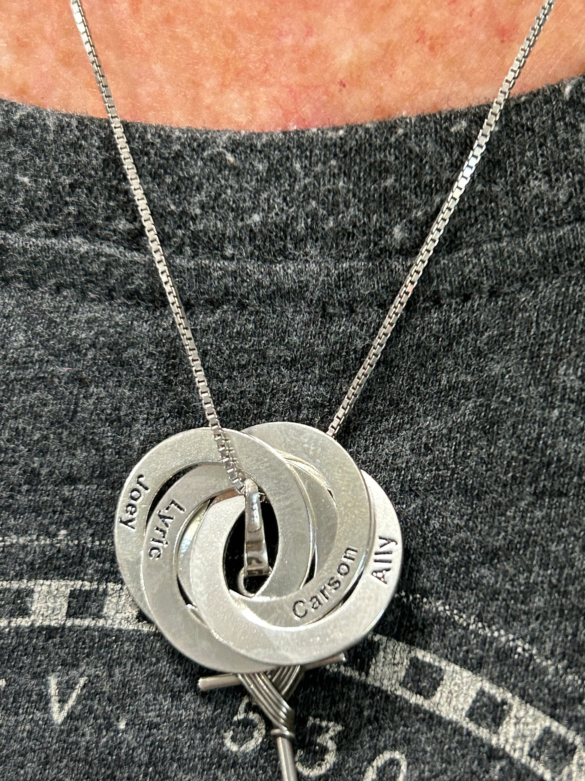 Family Necklace • Personalized Gift • Linked Circle Necklace •  Custom Children Name Rings • Eternity Necklace • Mother Gift • NM30F30
