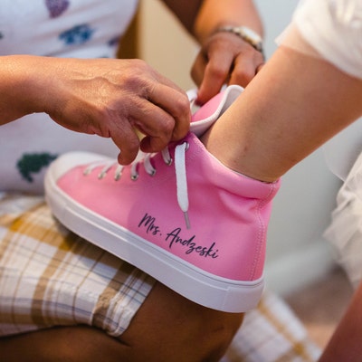 slides for women white