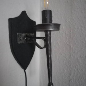 Aplique De Pared Rústico De Hierro Forjado | Estilo Español 1920 – Iluminación Artesanal Para Pasillos Y Salones