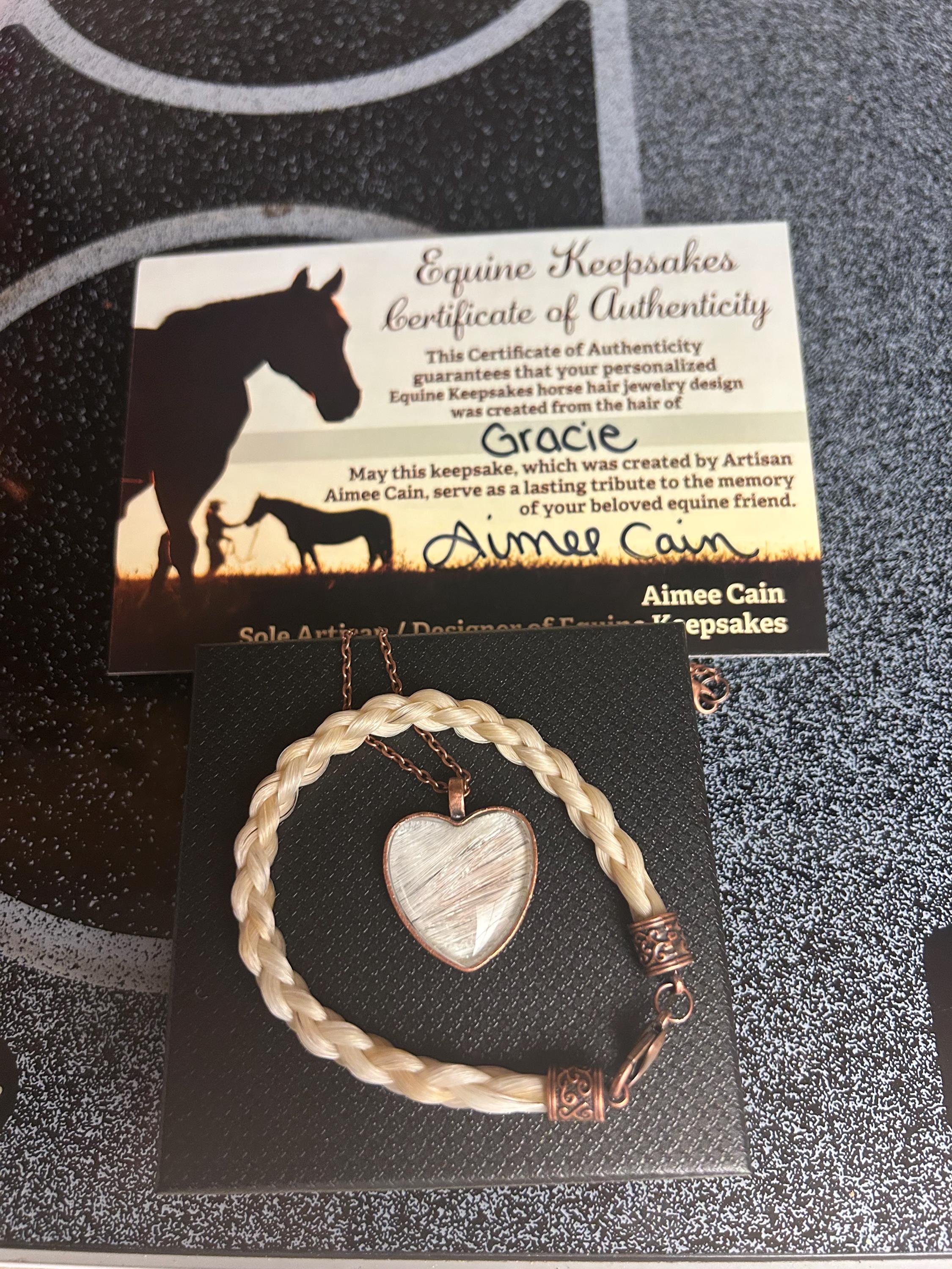Individuelles Geschenkset aus Armband und Halskette aus Pferdehaar, geflochten von Equine Keepsakes