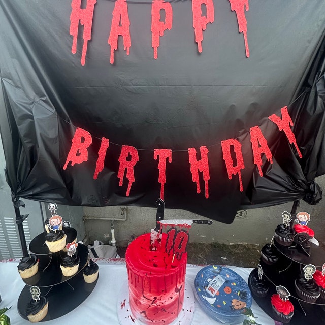 Halloween Horror Geburtstag Banner – Pennywise & Totenkopf Design, Mit Kuchen-Topper – Grusel-Party Deko