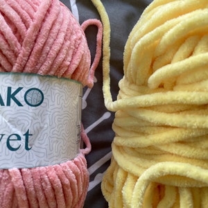 Estako Velvet Chenille Blanket amigurumi Yarn for Crocheting and Knitting  Super Bulky 100 gr (132 yds) (1510 - Red)