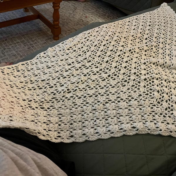 Crochet Lace Triangle Shawl Pattern – Fingering Yarn (PDF Pattern) - Etsy