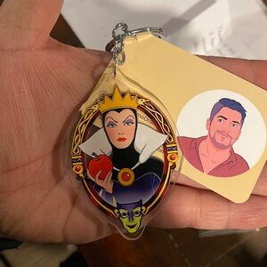 ヴィランズ　ディズニー　キーホルダー　女王魔女 ディズニー パワーワード・ヴィランズ 女王(魔女) 2チャーム
