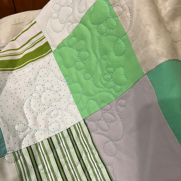 Paw Print Edge to Edge Quilting Design: Continuous Line Dog or Cat Paws ...