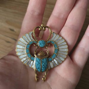 ASWANターコイズ製エジプトスカラベ複製ネックレス、翼のあるヌーボー