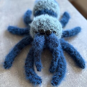 あみぐるみ　編物　クモ　蜘蛛　タランチュラ　ハンドメイド　かぎ針　毛糸　手芸 hqdefault.jpg