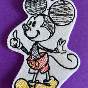 芸術的なスケッチ、マジカルミッキーマウスのアウトライン機械刺繍