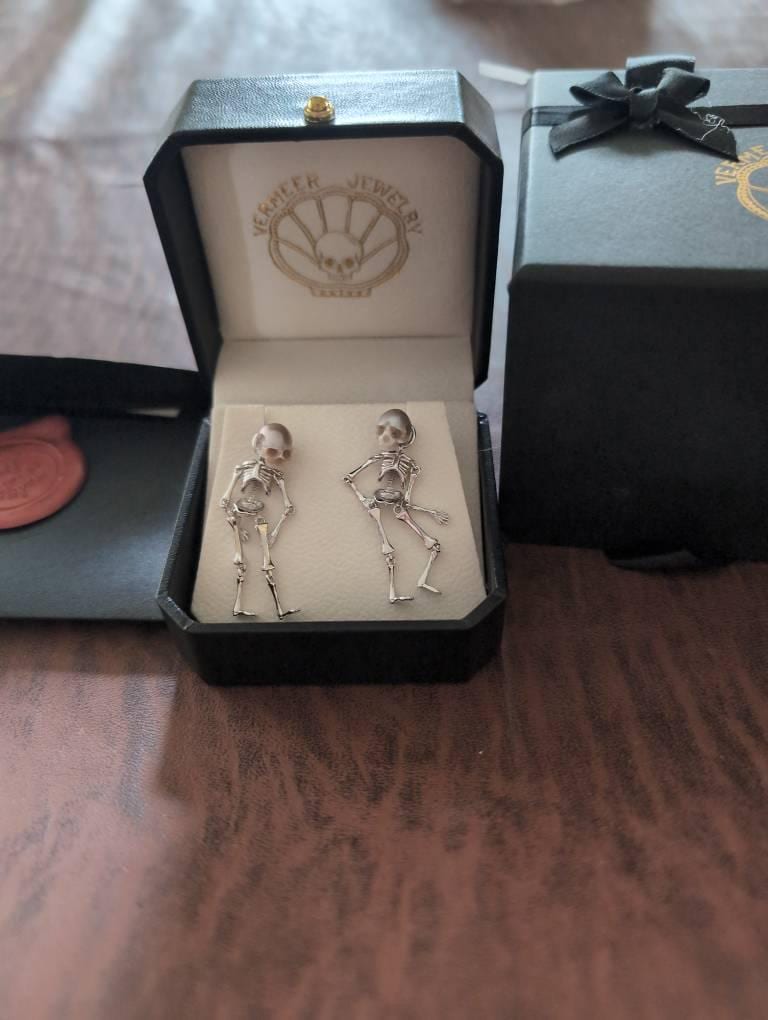 Mermaid and Gentlemen Skeleton moveable Earring Gift for Her Skull Pearl Earrings for lover Gothic Earring for wedding Sliver pearl Earring
