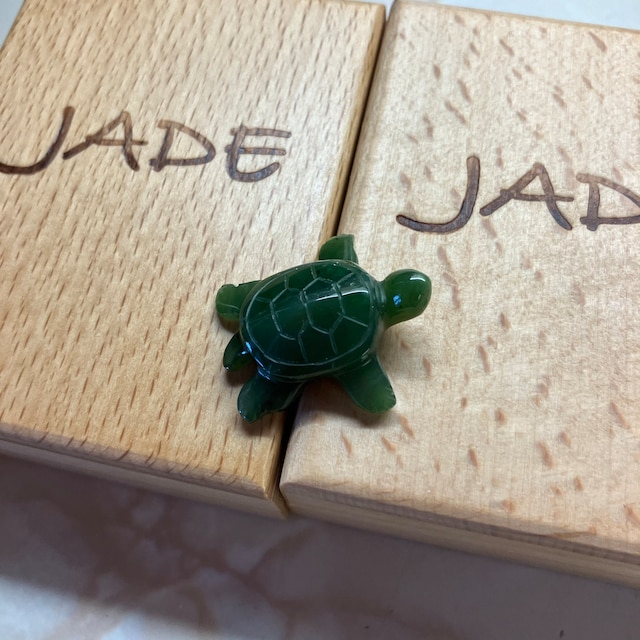 カナダ産翡翠の亀の置物（複数のサイズがあります） - Etsy 日本