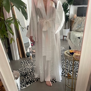Robe fendue haute des années 70 - France