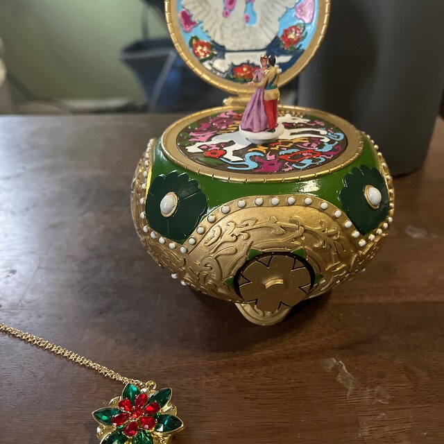 アナスタシア オルゴールジュエリー「ワンス・アポン・ア