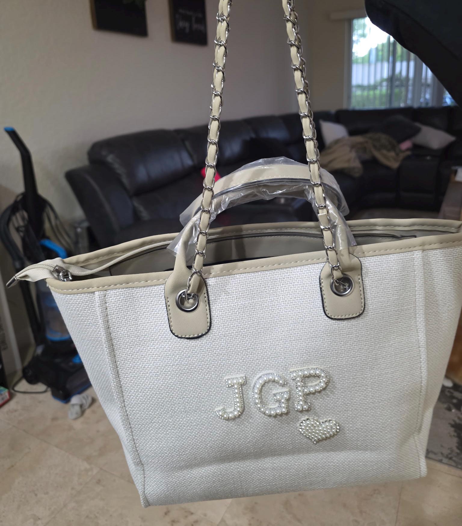 Bride Tote bag, Bridal Gift, Bachelorette bags, Honeymoon beach bag, Mrs Custom Bag, Customized Bride Bags, Bachelorette totes- chain,pearls