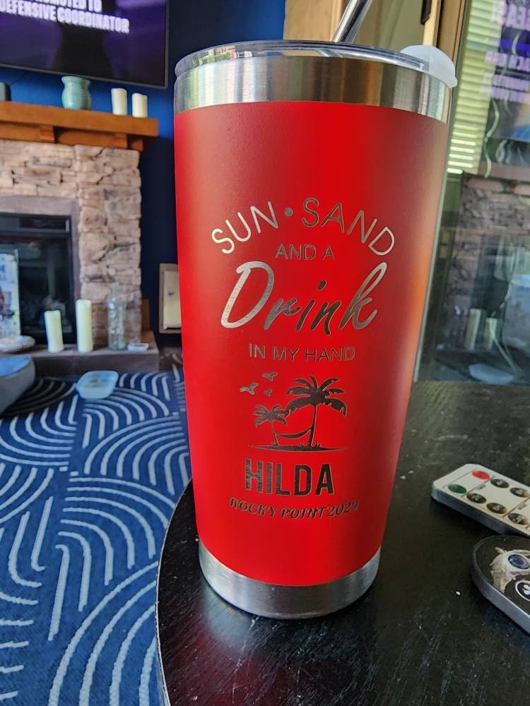 Personalisierter 20 oz Becher, Reisebecher mit individuellem Namen, Becher mit Lasergravur, Wasserbecher aus Edelstahl, Brautjungfernbecher, Isolierbecher