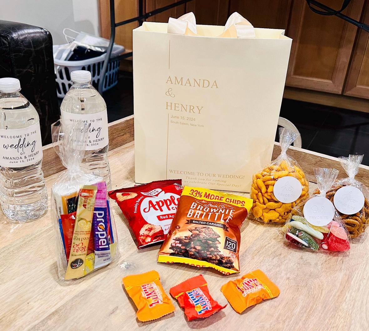 40 elfenbeinfarbene Willkommenstüten für die Hochzeit mit Satinbandgriffen und Ihren Namen, elegante personalisierte Hochzeitsgeschenke und Gastgeschenke