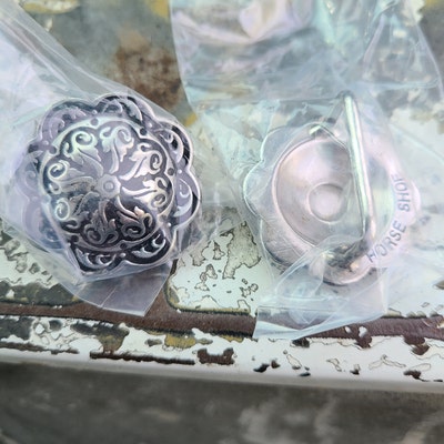 Nouvelle paire de fers à cheval Jeremiah Watt, conchos à fentes, matériel d'ameublement floral occidental - France