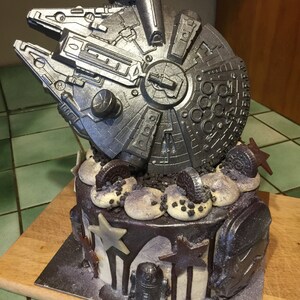 Gateau De Faucon De Millenium De Chocolat Massif Topper Star Wars Gateau De Faucon De Millenium De Chocolat Massif Topper Star Wars