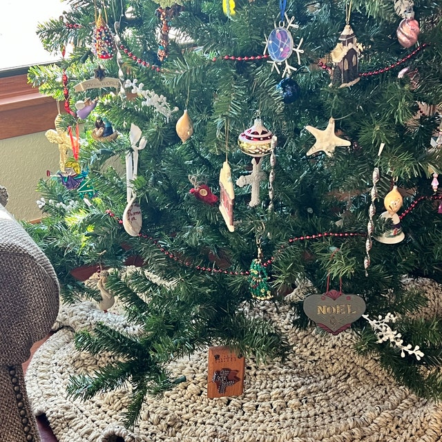 A customer's finished Wreath Tree Skirt Crochet Pattern + Video