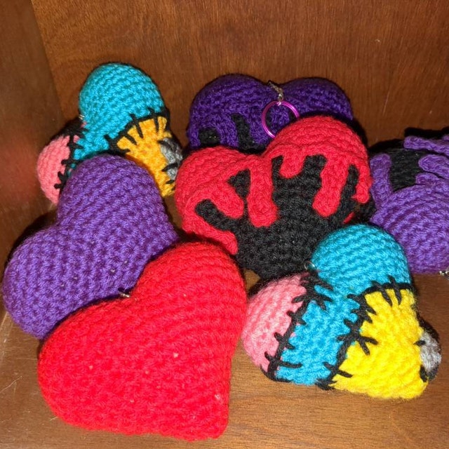 不気味なハートのかぎ針編みパターン：アミグルミのバレンタイン