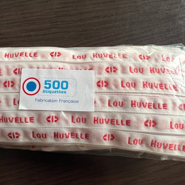 40 étiquettes Tissées à Coudre - Nom Personnalisé Texte Rouge Sur Fond Blanc - Pour Marquage Vêtements - 9