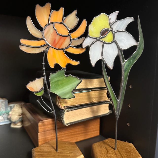 Stained Glass Birth Flower Plant Stake – Handmade Gift for Mom - Etsy