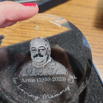 Personalized Memorial Crystal Heart - Memorial Gift Idea for Father's Day/Mother's Day/Daughter/Son/Husband/Wife - Don't Remember Me With Sadness