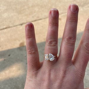 2.50 CT Toi Et Moi Ring / 14k Solid Gold Emerald and Pear 2.50 CT Toi Et Moi Ring / 14k Solid Gold Emerald and Pear