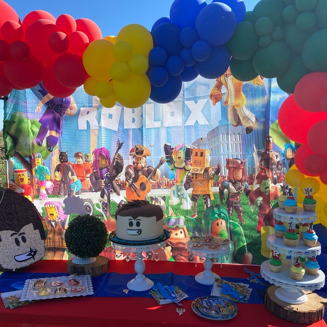 Roblox  Calendários infantis, Aniversario infantil, Bolo feliz