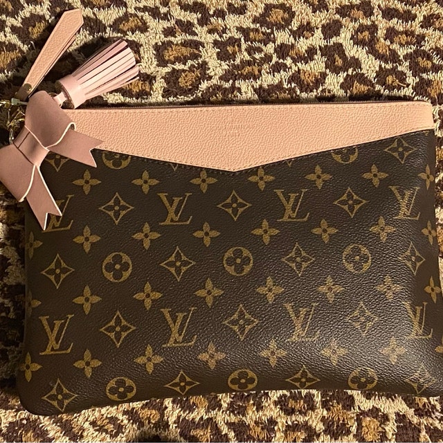 AUTHENTIC Louis Vuitton Reporter PM Monogram PREOWNED (WBA851) – Jj's  Closet, LLC