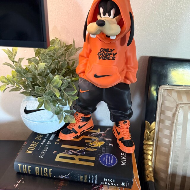 Goofy Streetwear Statue | 12