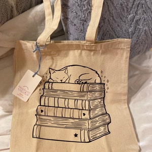Bookish Shirt Cat Sleeping on Books Unisex Gift Idea - Etsy