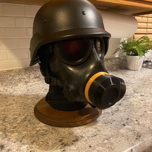 FM12 S10 イギリス軍　ガスマスク キャニスター付　バイオハザード　ハンク FM12 S10 イギリス軍 ガスマスク キャニスター付 バイオハザード