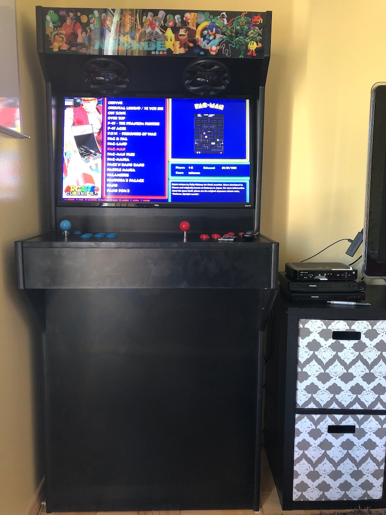 Arcade setup shared by Arlini Santorini