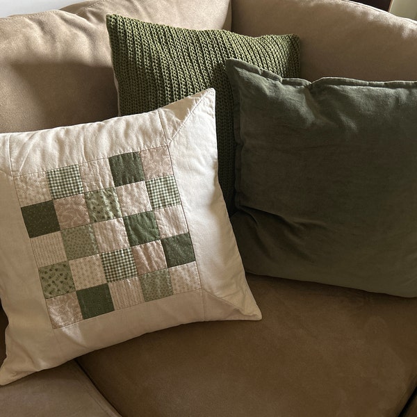 Pond Harmony Quilted Table Topper NCU0DV660