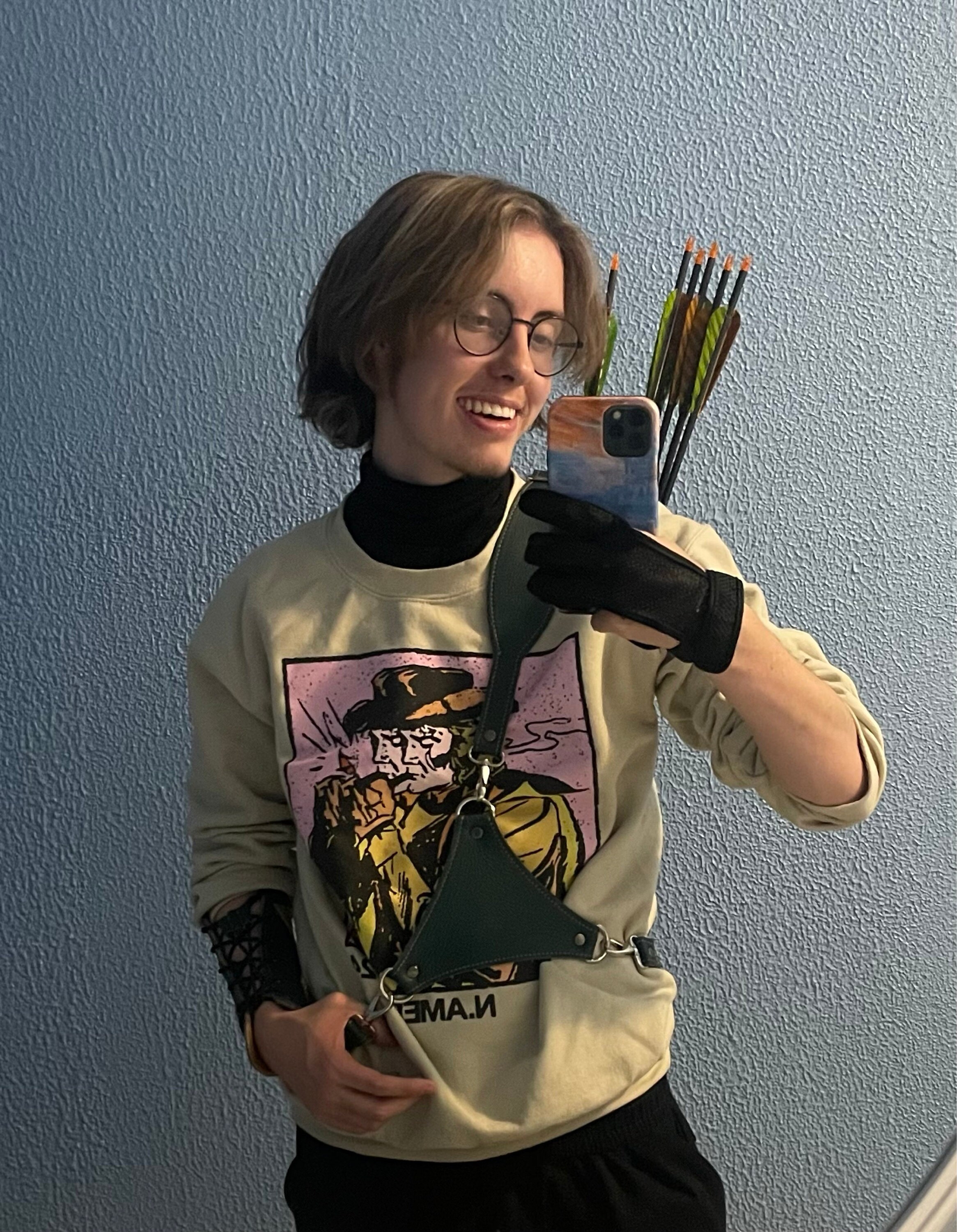 Leather BACK QUIVER for arrows with Bow holding straps