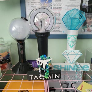 Shinee Lightstick Holder – 3D Printed Display Stand With Aqua