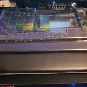 Akai MPC Live MK2用ウォールナットウッドスタンド（リストパッド付き