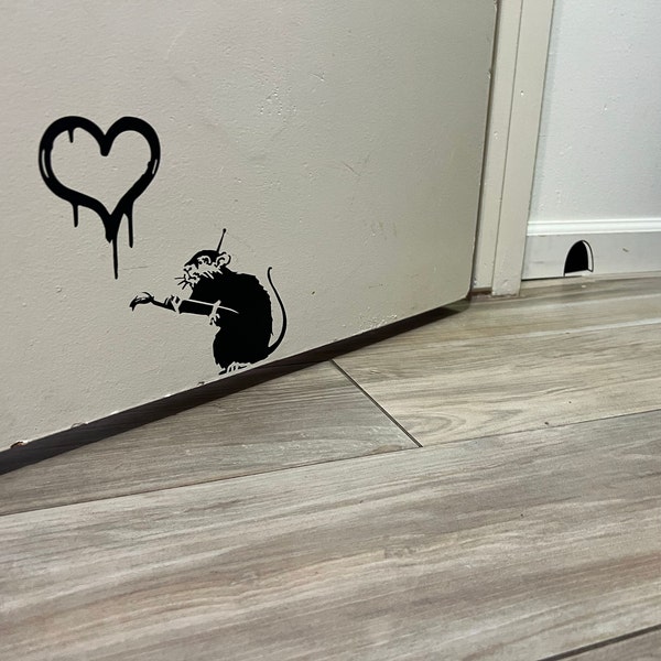 Autocollant Mural Banksy Trou Souris 20cm - Déco Street Art Pour Plinthes