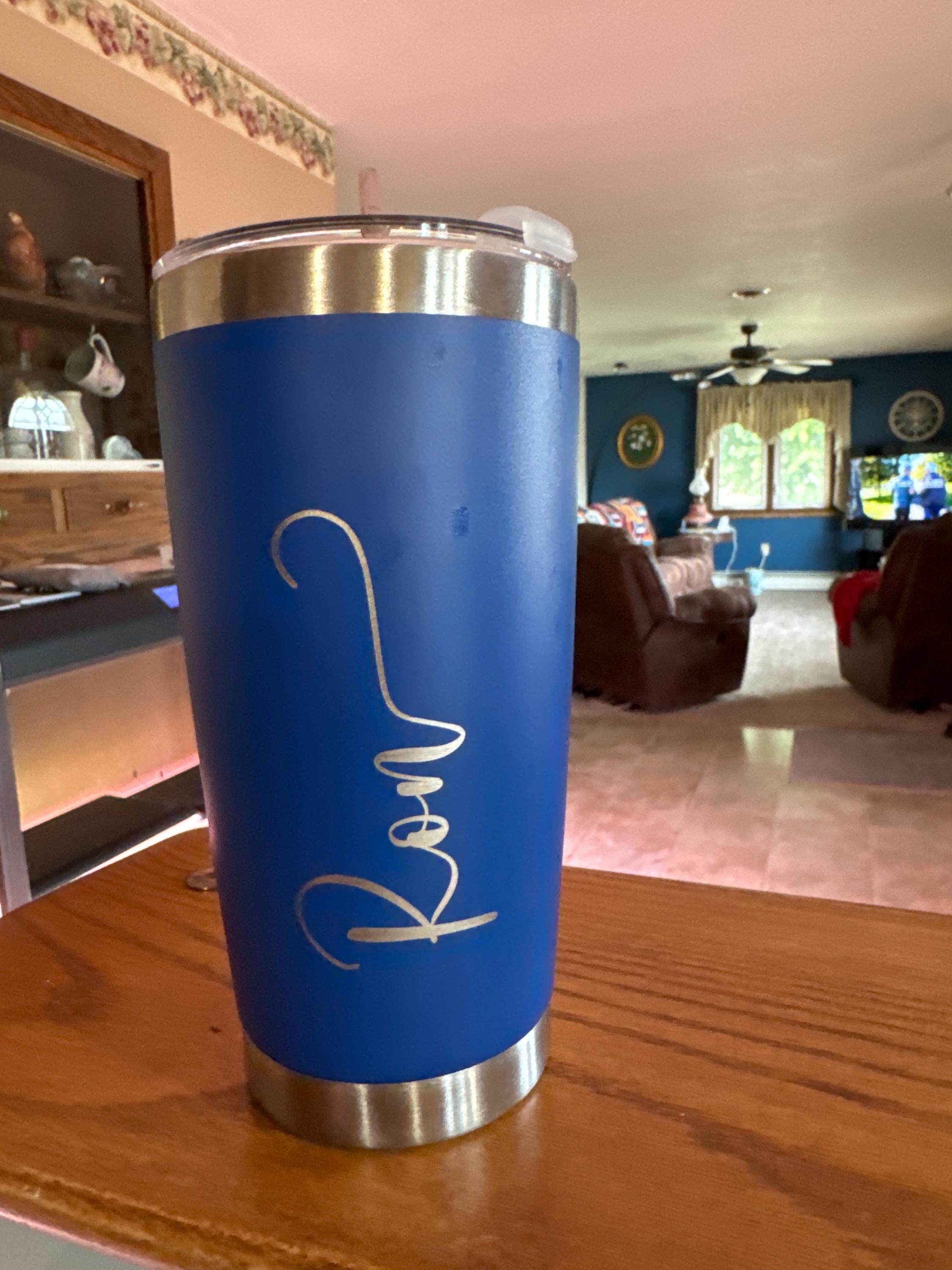 Personalisierter 20 oz Becher, Reisebecher mit individuellem Namen, Becher mit Lasergravur, Wasserbecher aus Edelstahl, Brautjungfernbecher, Isolierbecher